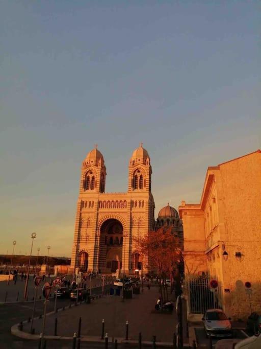 T2 De Charme Au Coeur Du Panier Marselha Exterior foto