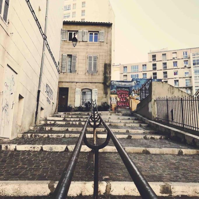 T2 De Charme Au Coeur Du Panier Marselha Exterior foto